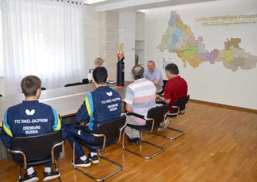 Министр спорта Оренбургской области Олег Панькин встретился с игроками оренбургского  клуба «Факел-Газпрома»